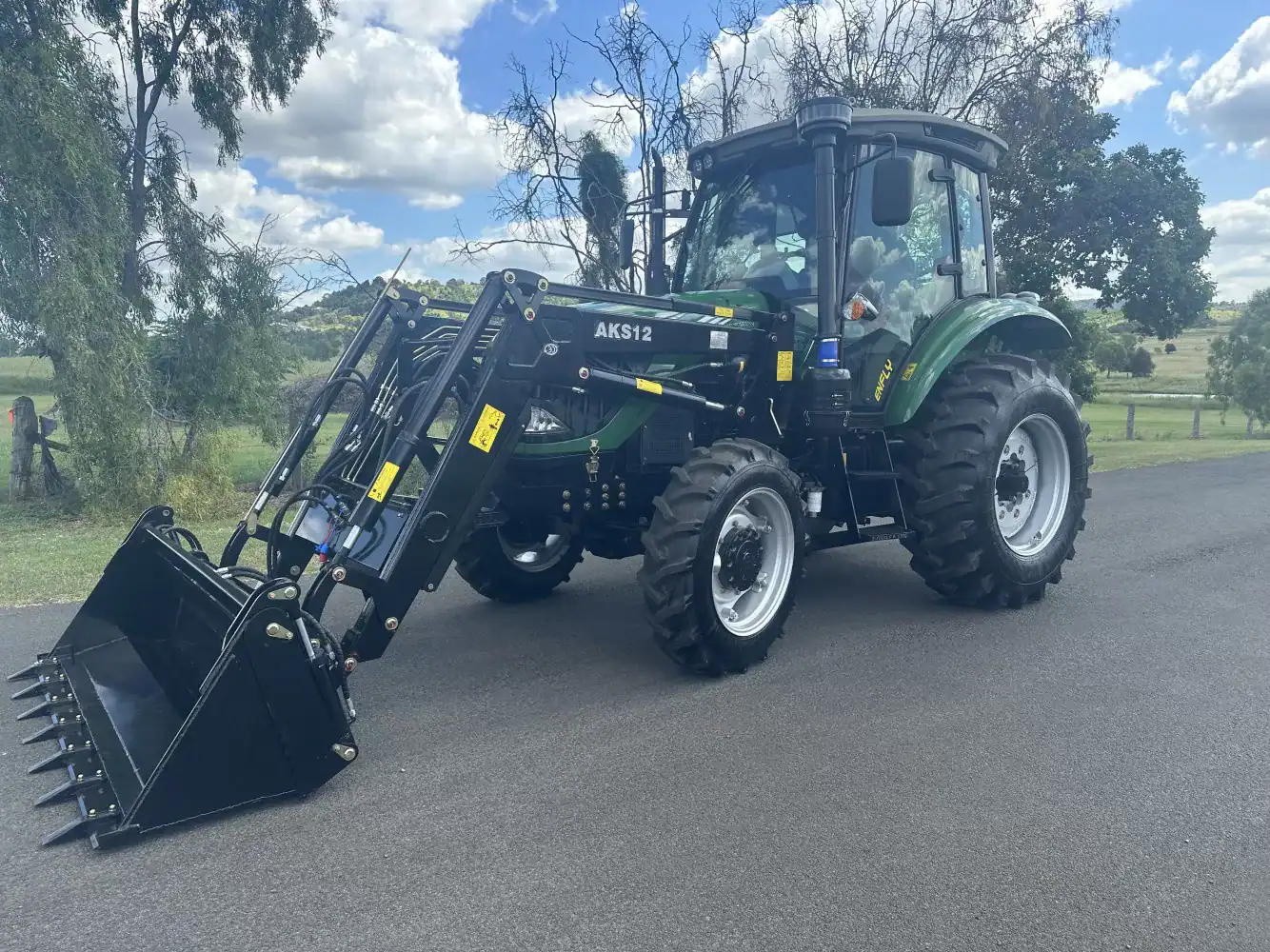 100hp tractor DQ1004C TRACTOR SALES